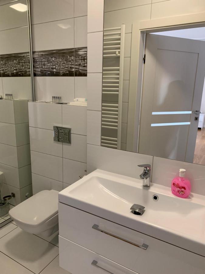 Apartamenty Centrum Nad Motlawa Z Widokiem Na Patio Z Balkonem กดัญสก์ ภายนอก รูปภาพ