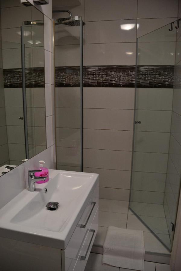Apartamenty Centrum Nad Motlawa Z Widokiem Na Patio Z Balkonem กดัญสก์ ภายนอก รูปภาพ